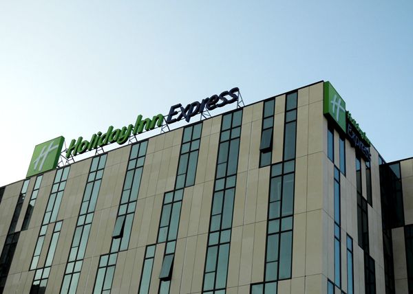 上海共康智選假日酒店樓頂大字